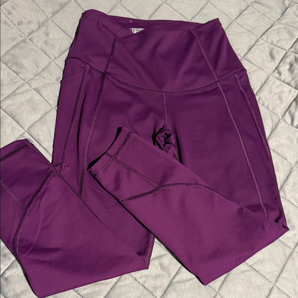 Victoria's Secret Sport Knockout Capri Purple Leggings in an Xsmall